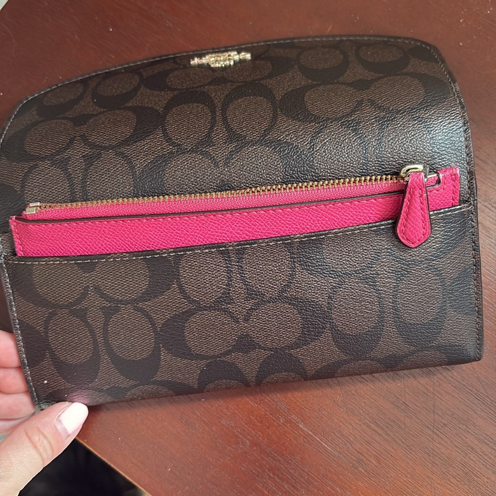 EUC snap Coach wallet with removable pink zipper pouch - Picture 4 of 7